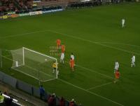 1e helft, bal net naast