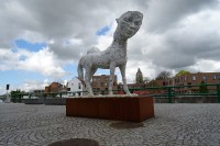 Titus (half mens - half paard) is een blikvanger op de Louise-Mariekaai in Oudenaarde. / Bron: Sjaak Kempe, Flickr (CC BY-2.0)