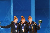 Blokhuijsen, Kramer en Bergsma met hun medailles bij de Olympische Winterspelen 2014 / Bron: M. Smelter, Wikimedia Commons (CC BY-SA-3.0)
