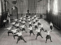 Gymnastiek in Zweden voor vrouwen (tussen 1900 en 1939) / Bron: Nordiska museet, Wikimedia Commons (Publiek domein)